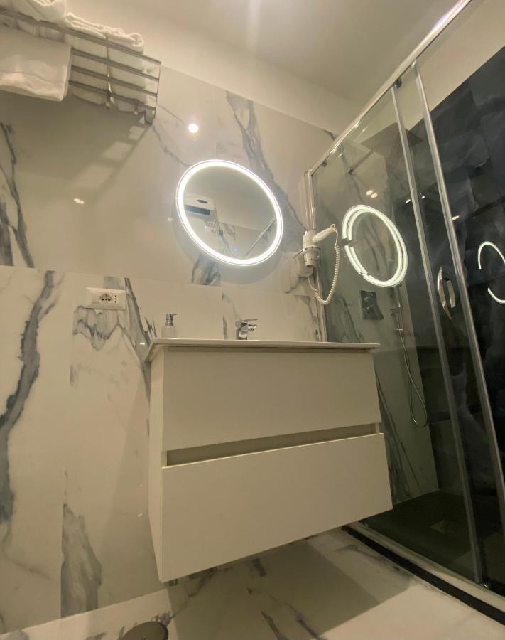 Appartamento The Nest Of Via Toledo Napoli Esterno foto